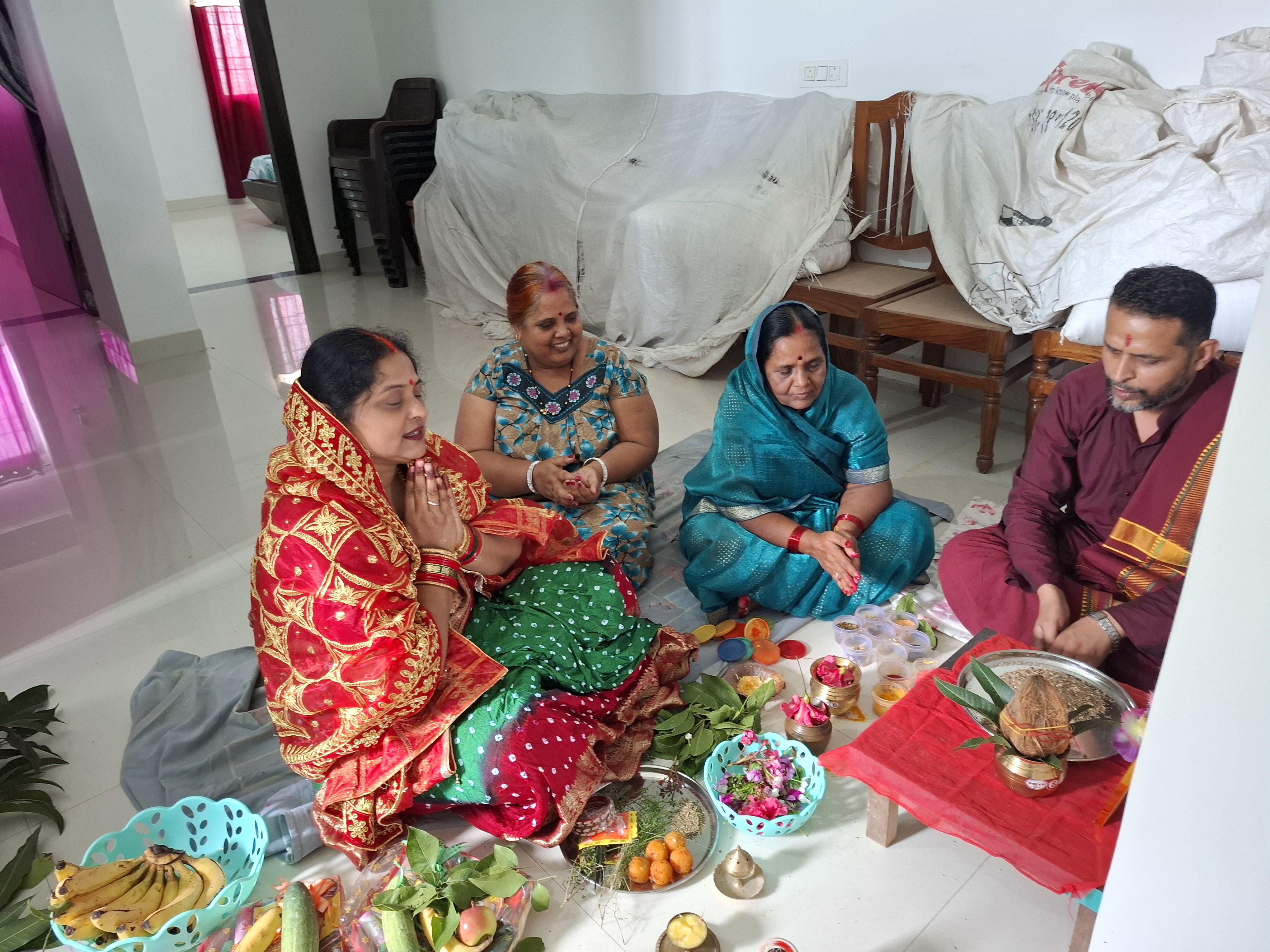 फोटो. तीज के मौके पर पूजा अर्चना करती महिलाएं फोटो. तीज के मौके पर पूजा अर्चना करती महिलाएं