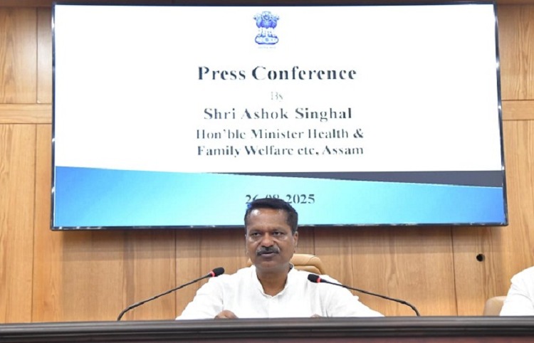 राजधानी दिसपुर स्थित लोक सेवा भवन में संवाददाता सम्मेलन को संबोधित करते हुए स्वास्थ्य मंत्री अशोक सिंघल। राजधानी दिसपुर स्थित लोक सेवा भवन में संवाददाता सम्मेलन को संबोधित करते हुए स्वास्थ्य मंत्री अशोक सिंघल।