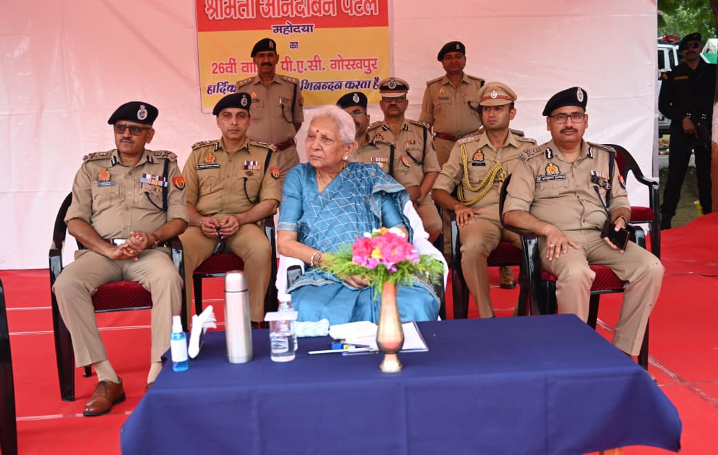 राज्यपाल आनंदी बेन पटेल ने किया गोरखपुर के 26वीं पीएसी बटालियन (पुलिस प्रशिक्षण केंद्र) का भ्रमण* राज्यपाल आनंदी बेन पटेल ने किया गोरखपुर के 26वीं पीएसी बटालियन (पुलिस प्रशिक्षण केंद्र) का भ्रमण*
