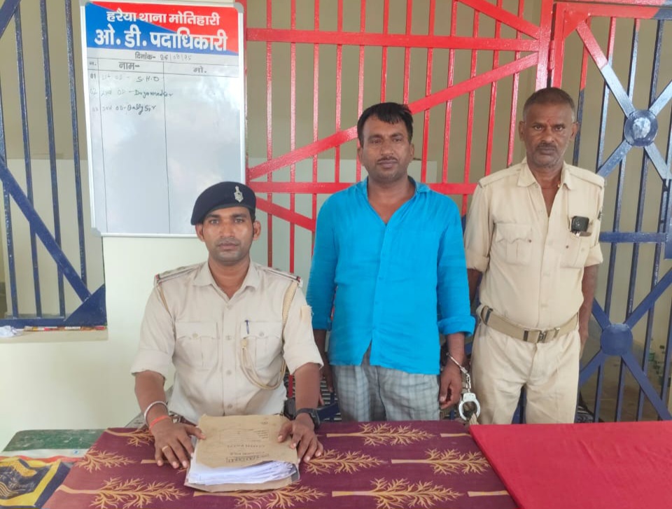 पुलिस गिरफ्त में स्मैक कारोबारी पुलिस गिरफ्त में स्मैक कारोबारी