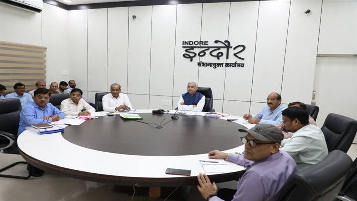 सड़कों के निर्माण एवं संधारण को लेकर निर्माण कार्यो से जुड़े की समीक्षा सड़कों के निर्माण एवं संधारण को लेकर निर्माण कार्यो से जुड़े की समीक्षा