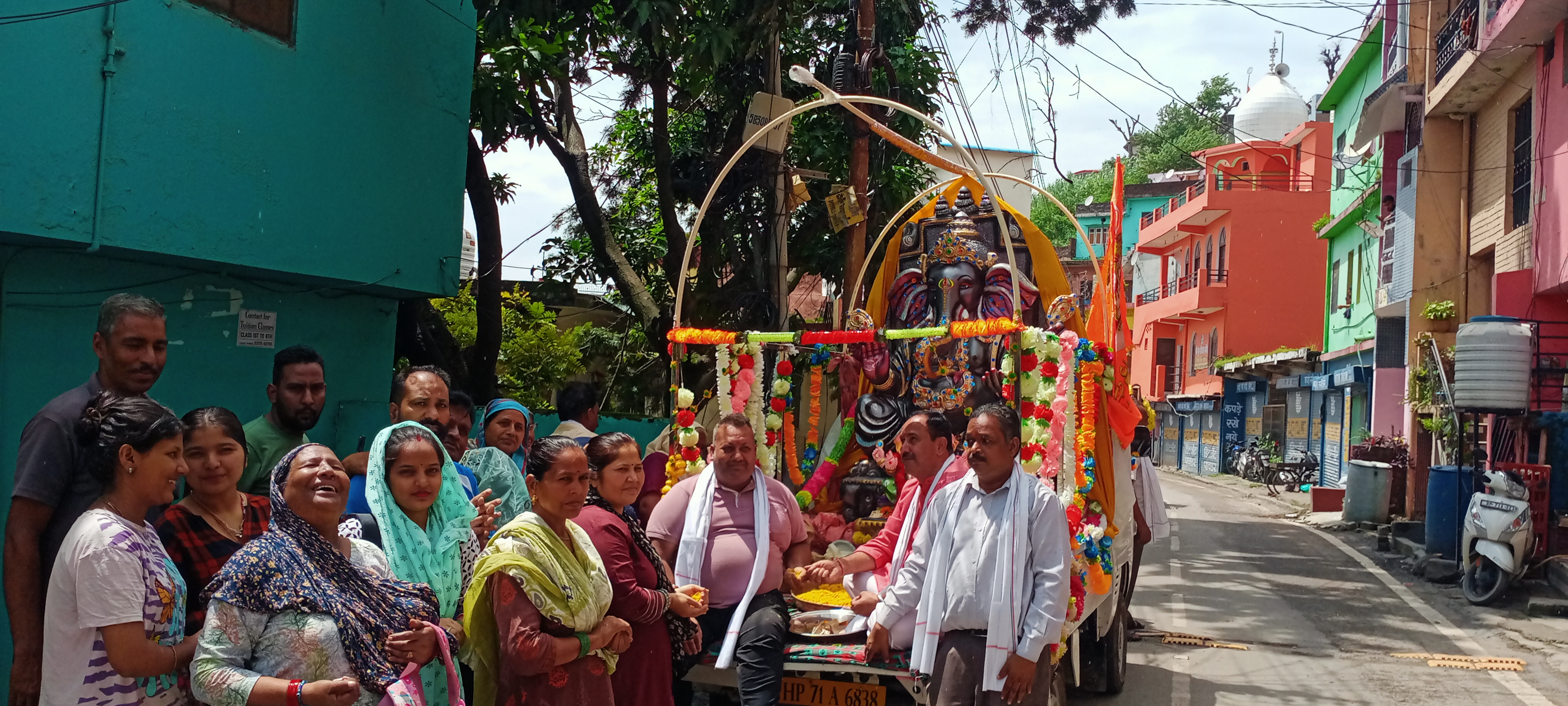 नाहन में भगवान गणेश की शोभायात्रा से आरम्भ हुए तीन दिवसीय गणपति उत्सव। नाहन में भगवान गणेश की शोभायात्रा से आरम्भ हुए तीन दिवसीय गणपति उत्सव।