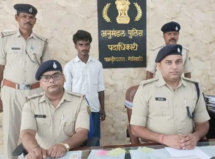 पुलिस गिरफ्त में बदमाश पुलिस गिरफ्त में बदमाश