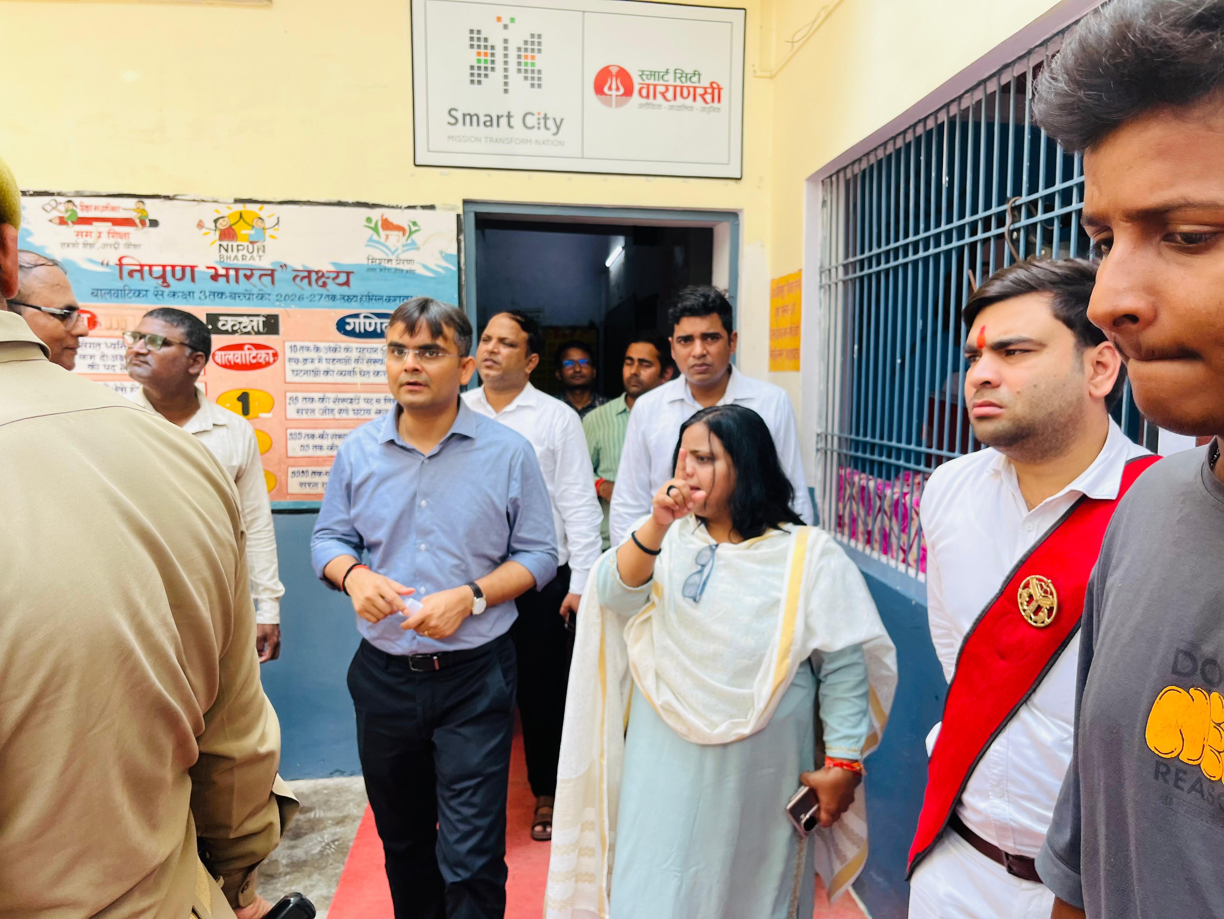 जिलाधिकारी शिविर में जिलाधिकारी शिविर में