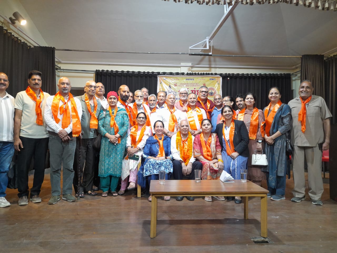भूतनाथ मंदिर धर्मसंघ की कार्यकारिणी। भूतनाथ मंदिर धर्मसंघ की कार्यकारिणी।