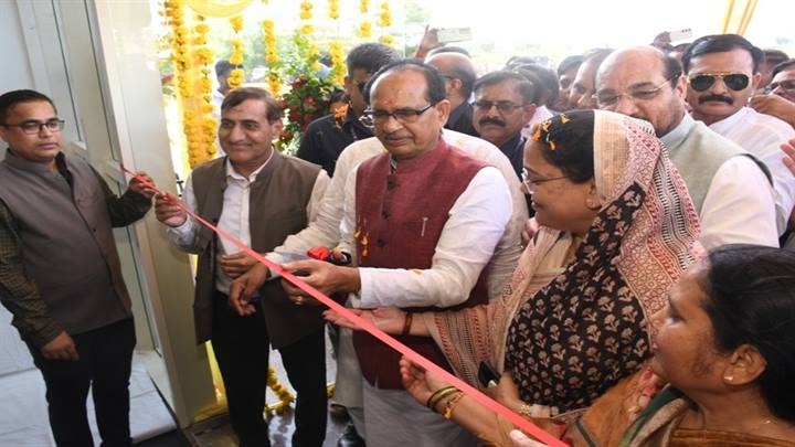 केन्द्रीय कृषि मंत्री ने दतिया में आधुनिक पशु चिकित्सकीय परिसर, पशुधन और आवासीय परिसर का किया लोकार्पण केन्द्रीय कृषि मंत्री ने दतिया में आधुनिक पशु चिकित्सकीय परिसर, पशुधन और आवासीय परिसर का किया लोकार्पण