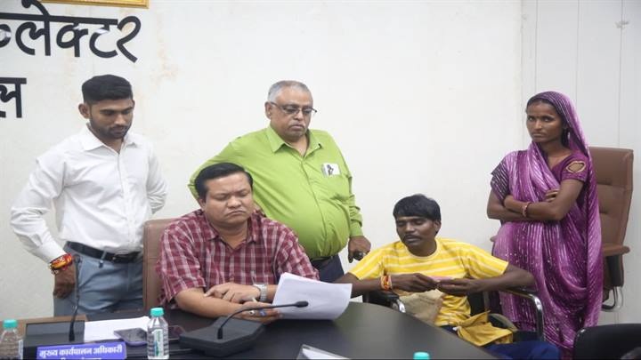 अधिकारियों ने सुनी आवेदकों की समस्याएं