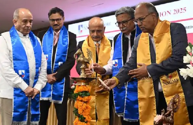 एनएमआईएमएस का दीक्षांत समारोह एनएमआईएमएस का दीक्षांत समारोह