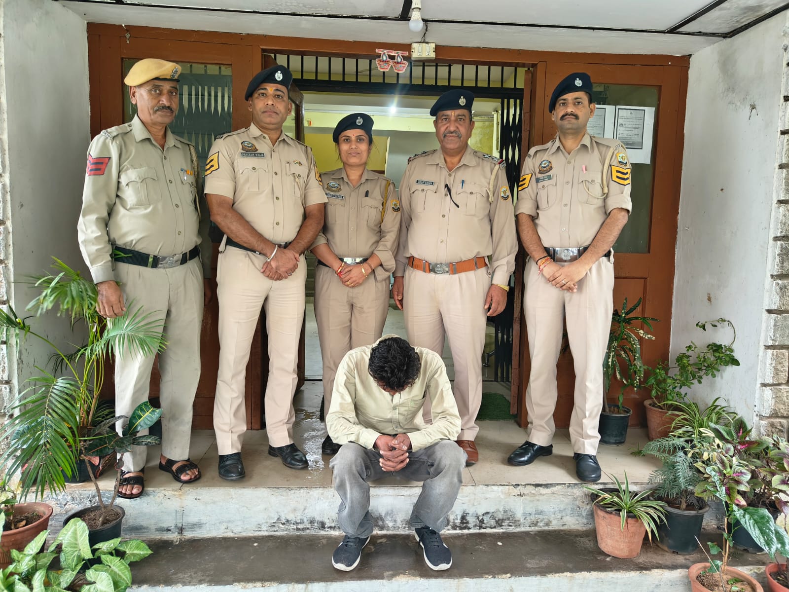 चिट्टे के साथ पकड़ा गया आरोपी।