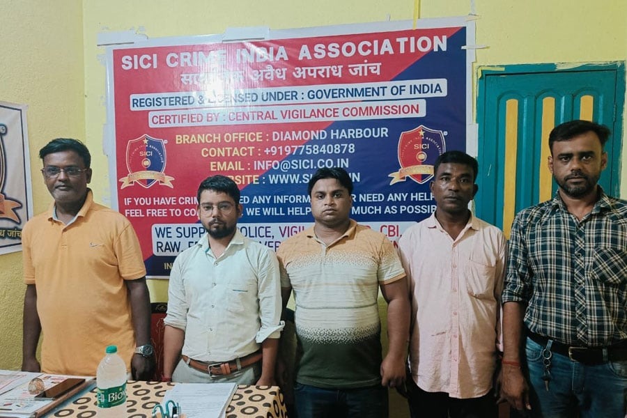डायमंड हार्बर में ठगी के मामले में पांच आरोपित गिरफ्तार डायमंड हार्बर में ठगी के मामले में पांच आरोपित गिरफ्तार