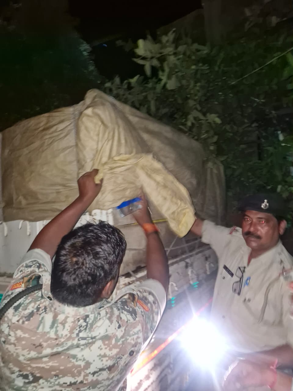 बरामद यूरिया बरामद यूरिया