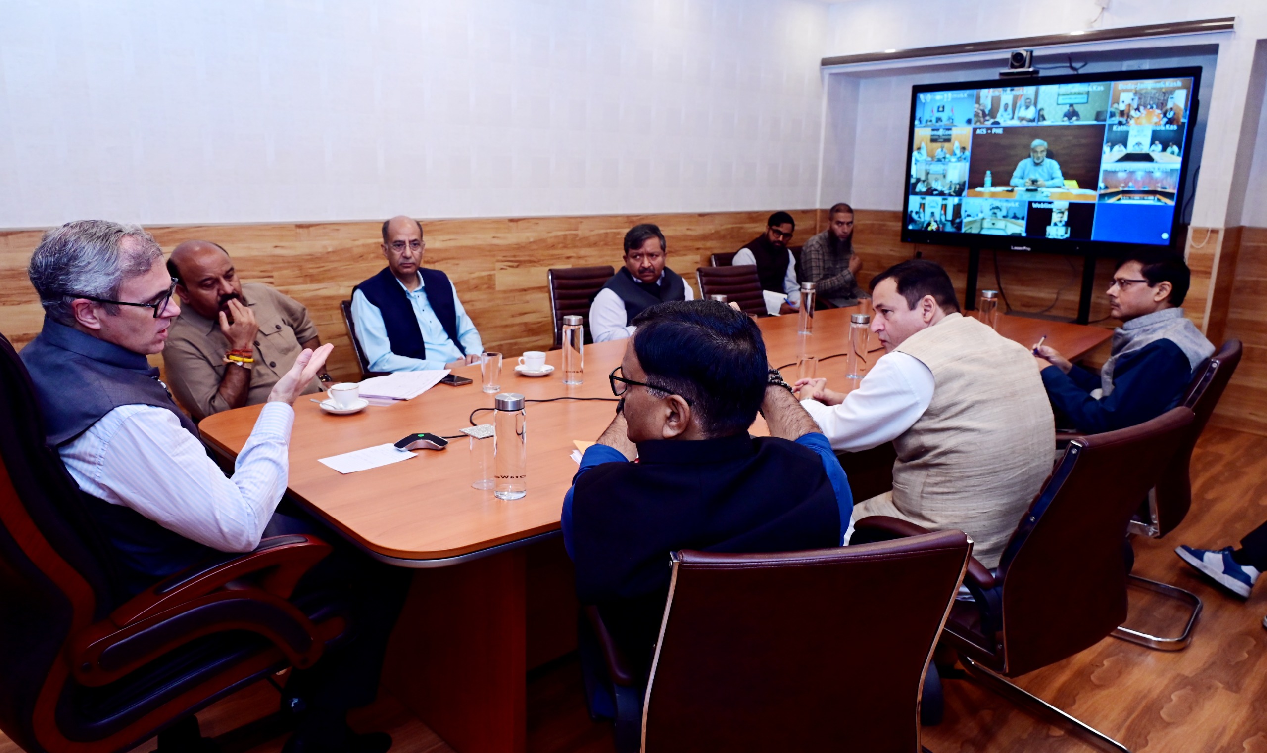 जम्मू में बाढ़ की स्थिति पर मुख्यमंत्री उमर अब्दुल्ला ने आपात बैठक की अध्यक्षता की, पर्याप्त धनराशि और संसाधन उपलब्ध करवाने का दिया आश्वासन जम्मू में बाढ़ की स्थिति पर मुख्यमंत्री उमर अब्दुल्ला ने आपात बैठक की अध्यक्षता की, पर्याप्त धनराशि और संसाधन उपलब्ध करवाने का दिया आश्वासन
