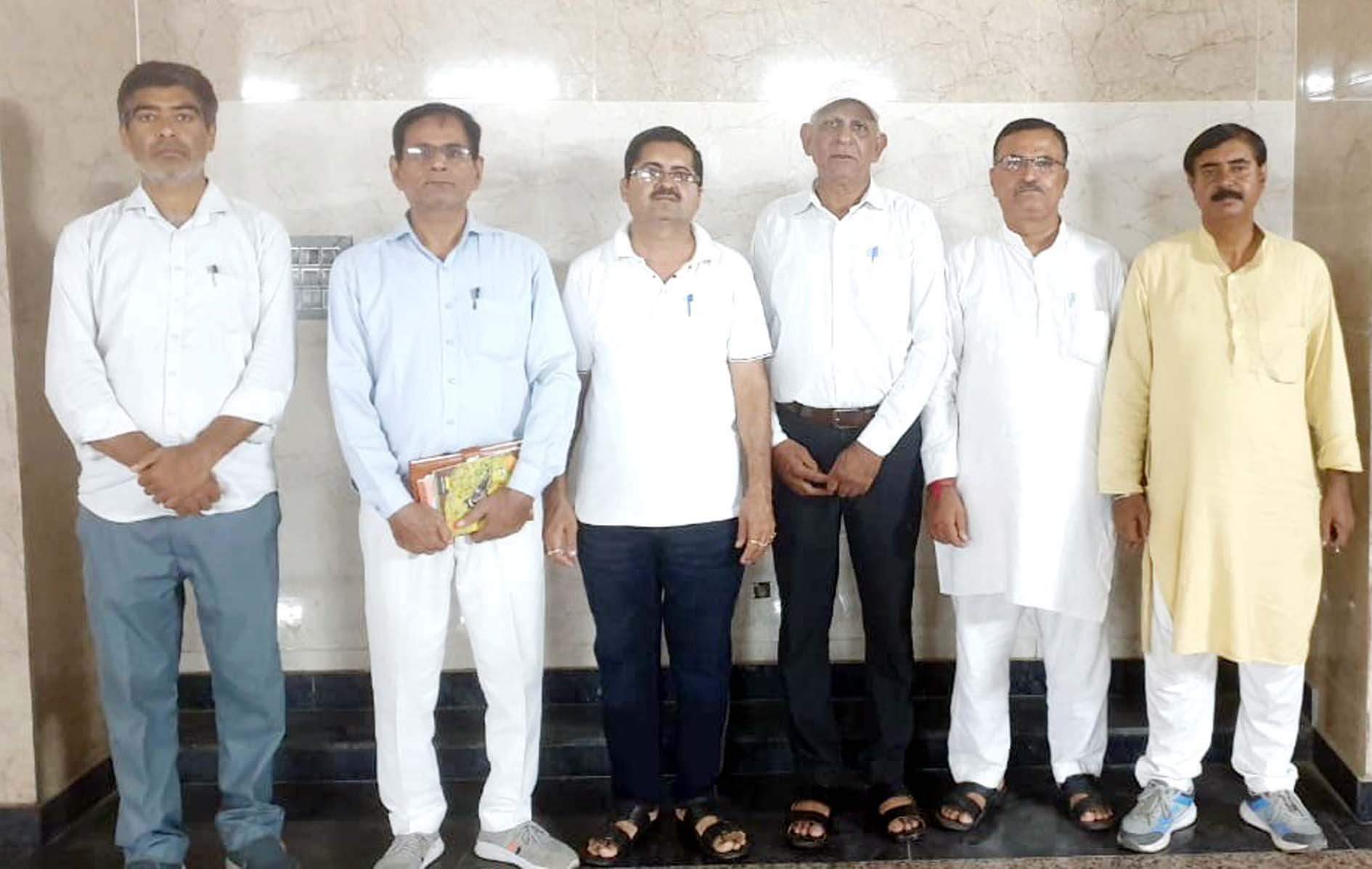 सभा के नवनिर्वाचित पदाधिकारी। सभा के नवनिर्वाचित पदाधिकारी।