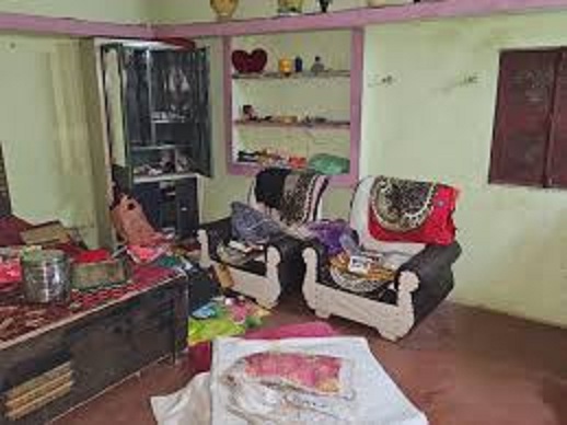 घर में सो रहे दंपत्ती के साथ लूट