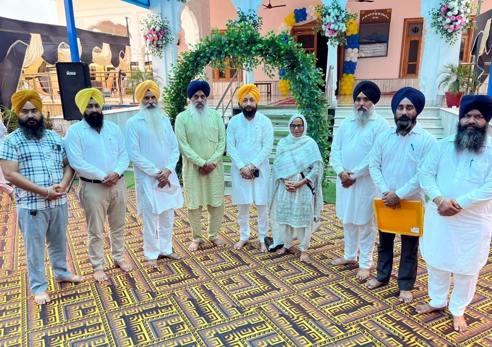 गुरुद्वारा साहिब कुलां में बैठक में उपस्थित एसजीपीसी के सदस्य एवं सरदार सुखसागर सिंह। गुरुद्वारा साहिब कुलां में बैठक में उपस्थित एसजीपीसी के सदस्य एवं सरदार सुखसागर सिंह।