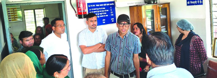 भ्रमण के दौरान टीम के सदस्य भ्रमण के दौरान टीम के सदस्य