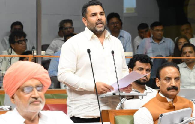 सोनीपत: हरियाणा विधानसभा के मानसून सत्र में  विधायक निखिल मदान बोलते हुए।