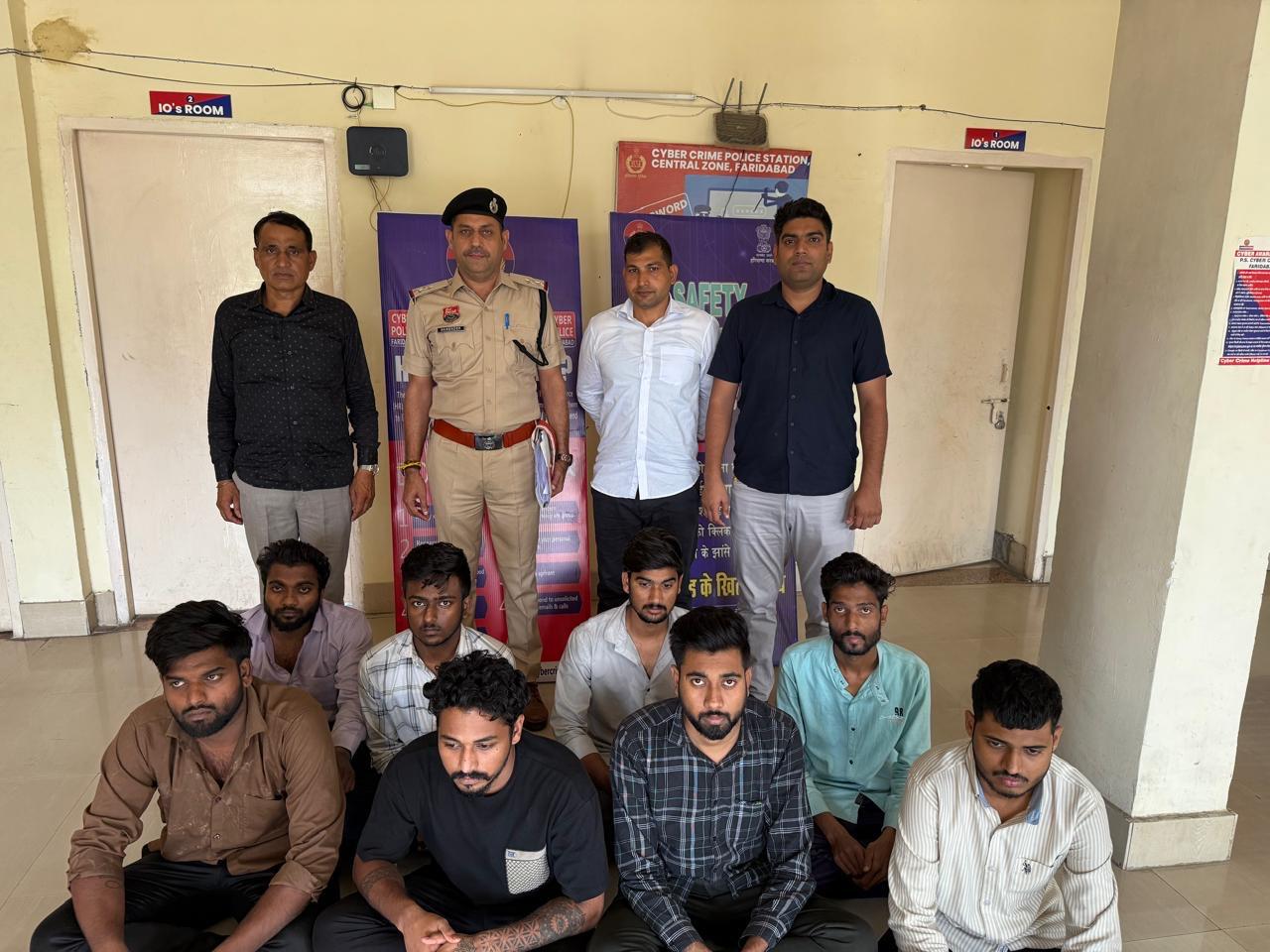 पुलिस द्वारा गिरफ्तार किए गए आरोपित