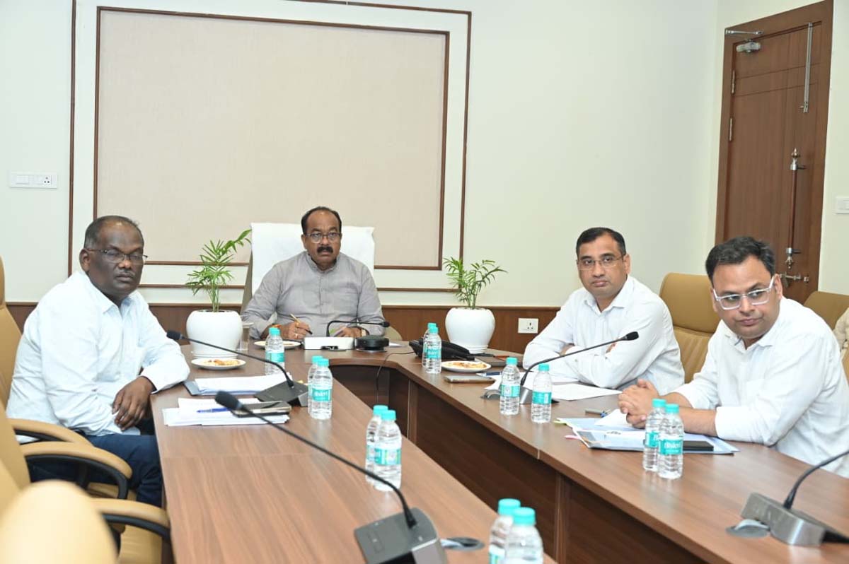ऑनलाइन समीक्षा बैठक में शामिल  उप मुख्यमंत्री साव