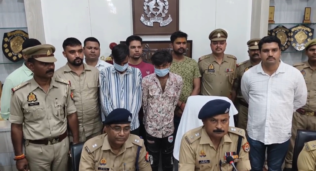 खुलासा करते एसपी खुलासा करते एसपी