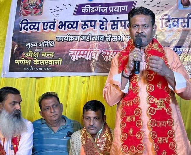 सम्बोधित करते महापौर सम्बोधित करते महापौर