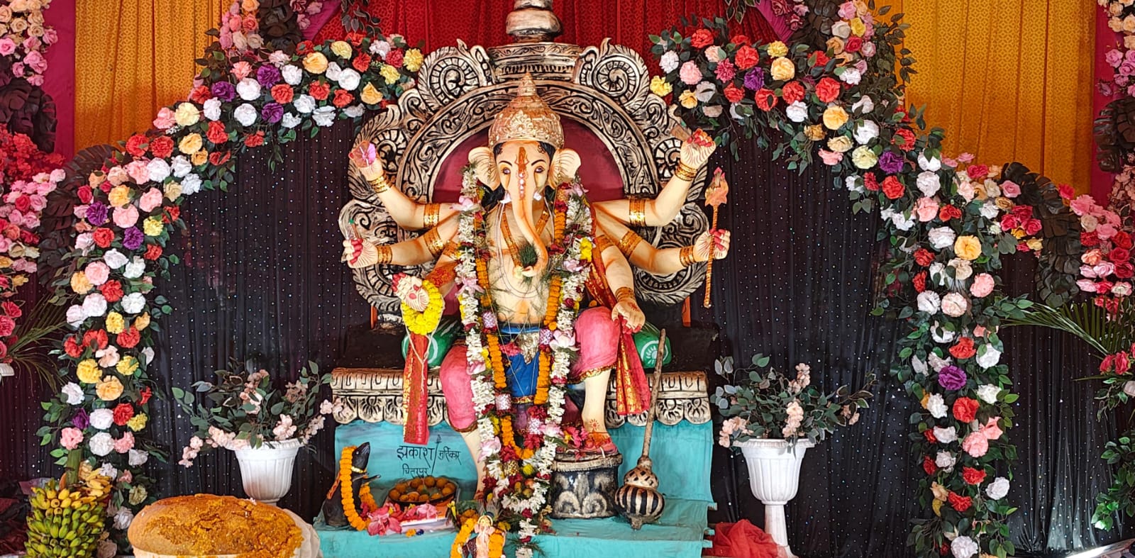 स्थापित भगवान गणेश की प्रतिमा