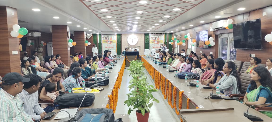 न्युक्ति पत्र लेने के लिय कलेक्ट्रेट सभागार में बैठे अभ्यर्थी न्युक्ति पत्र लेने के लिय कलेक्ट्रेट सभागार में बैठे अभ्यर्थी