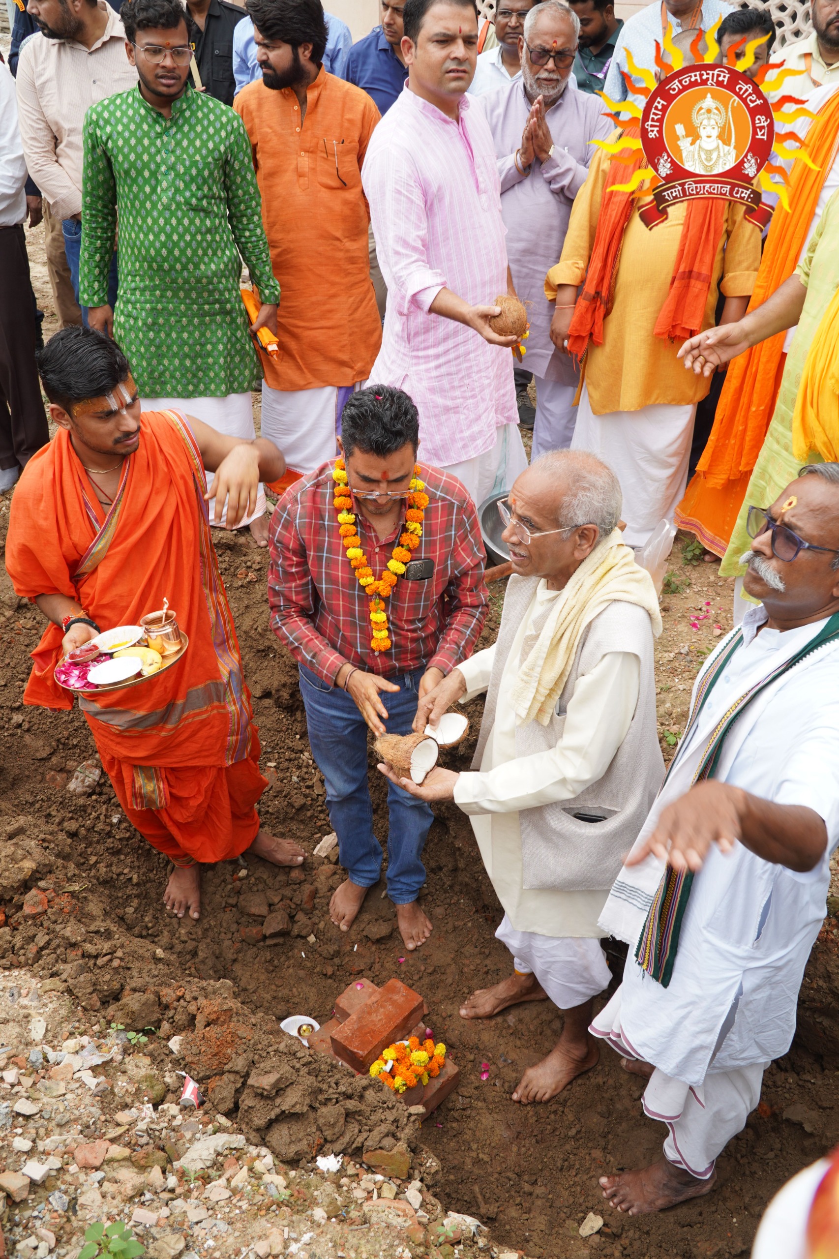 राम जन्मभूमि परिसर के नये मन्दिर में गणपति पूजन, सुरक्षा दीवाल का भी राम जन्मभूमि परिसर के नये मन्दिर में गणपति पूजन, सुरक्षा दीवाल का भी