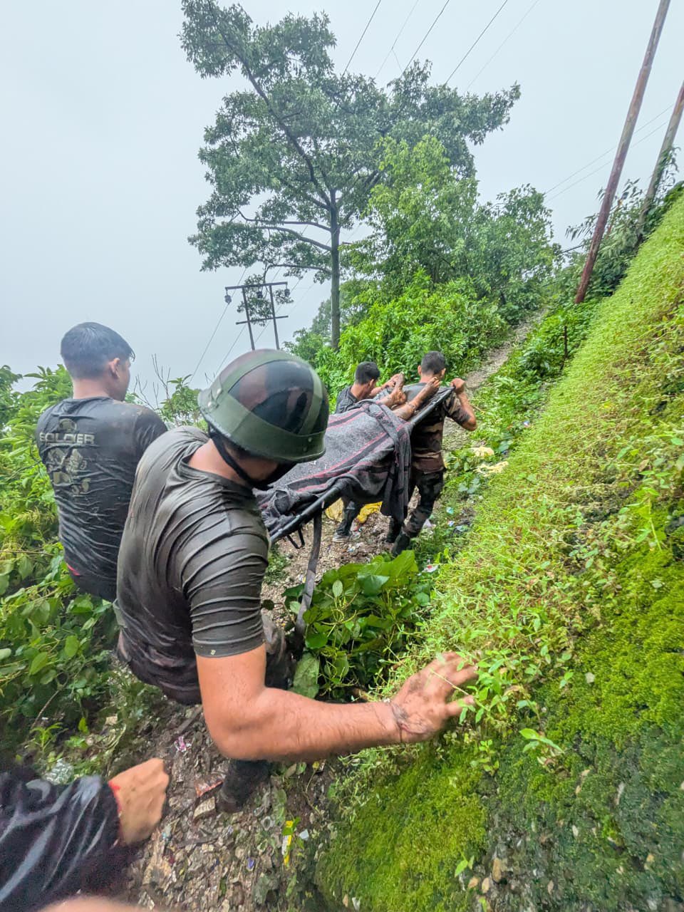 जम्मू में भारी बारिश और भूस्खलन से तबाही जम्मू में भारी बारिश और भूस्खलन से तबाही