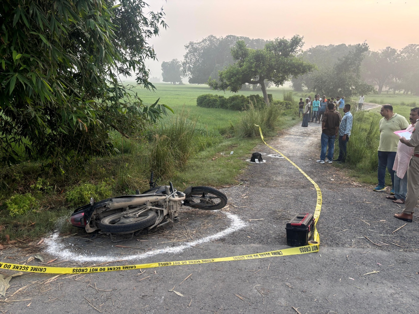 प्रयागराज में हुई मुठभेड़ से संबंधित छाया चित्र प्रयागराज में हुई मुठभेड़ से संबंधित छाया चित्र