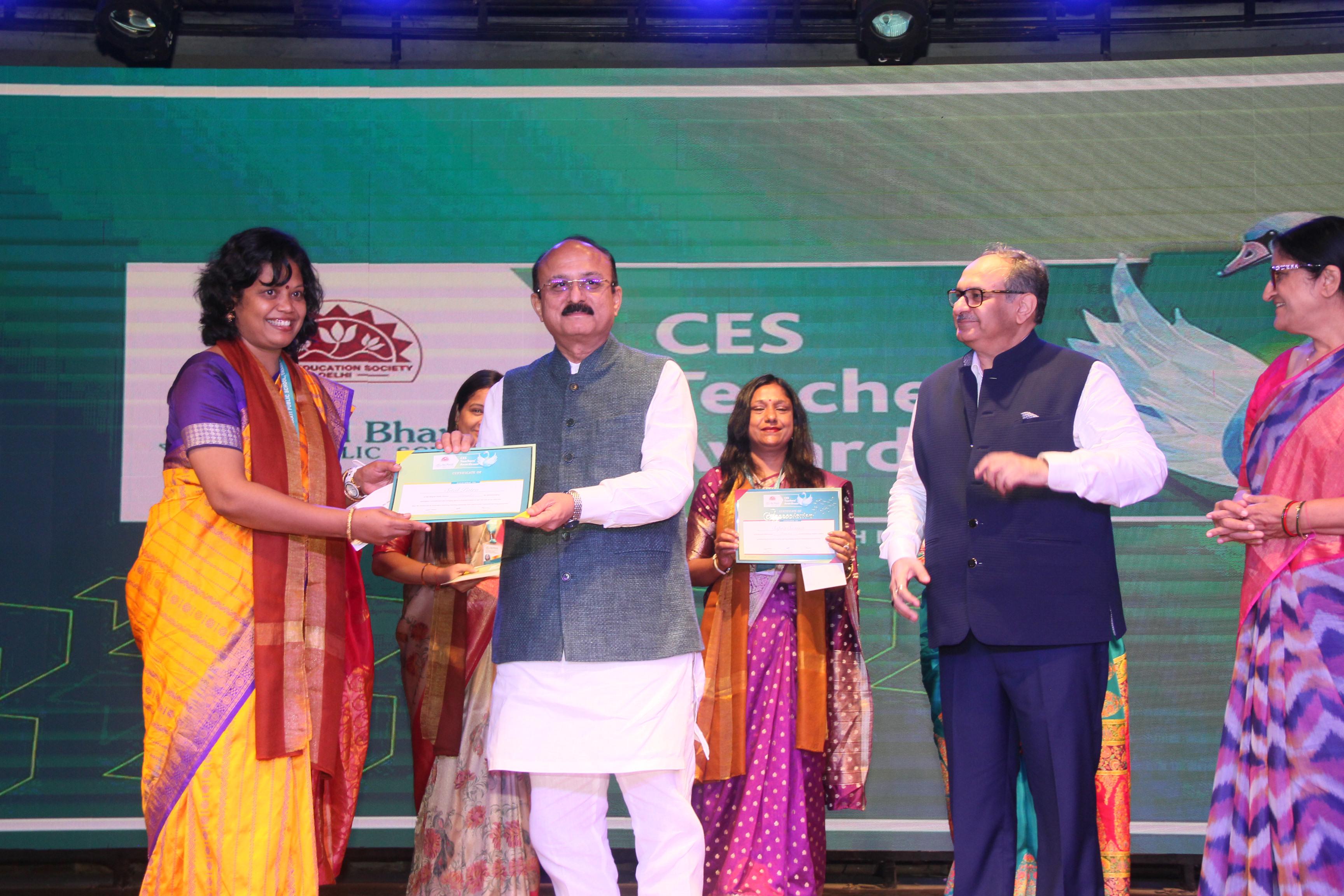 बाल भारती स्कूल पूसा रोड की चाइल्ड एजुकेशन सोसाइटी द्वारा आयोजित शिक्षक सम्मान समारोह शिक्षकों सम्मानित करते शिक्षा मंत्री आशीष सूद बाल भारती स्कूल पूसा रोड की चाइल्ड एजुकेशन सोसाइटी द्वारा आयोजित शिक्षक सम्मान समारोह शिक्षकों सम्मानित करते शिक्षा मंत्री आशीष सूद