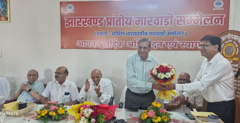 प्रांतीय कार्यालय में बैठे मुख्य अतिथि समेत अन्य