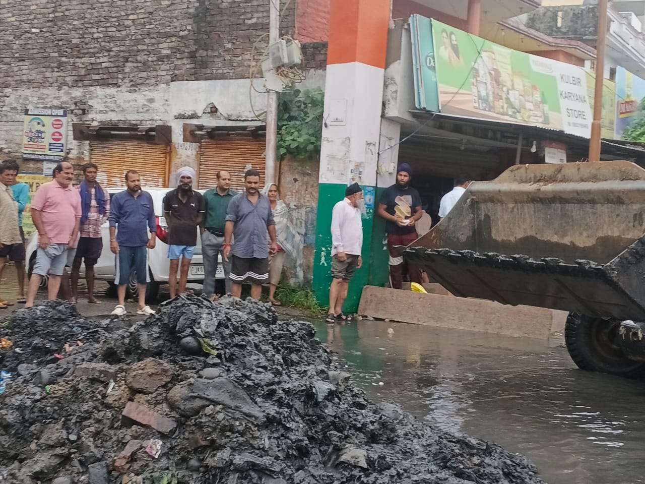 बाढ़ प्रभावित पंचायत कोटली शाह दौला में पीडीपी नेता ने की त्वरित कार्रवाई बाढ़ प्रभावित पंचायत कोटली शाह दौला में पीडीपी नेता ने की त्वरित कार्रवाई