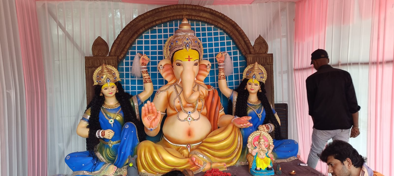 शहर के सोरिद वार्ड में यादगार गणेशोत्सव समिति द्वारा भगवान गणेश की मूर्ति स्थापित की गई है।