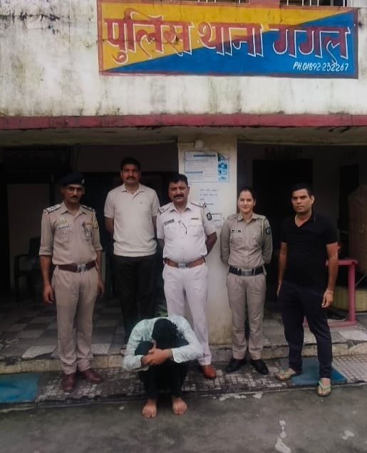 चिट्टे के साथ गिरफ्तार युवक।
