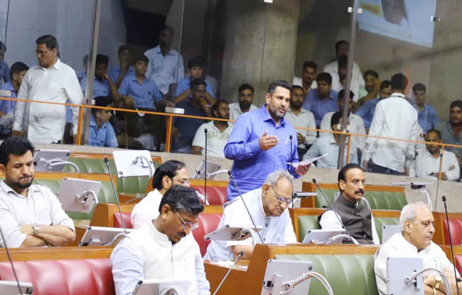सोनीपत: विधायक निखिल मदान विधान में अपनी बात रखते हुए सोनीपत: विधायक निखिल मदान विधान में अपनी बात रखते हुए
