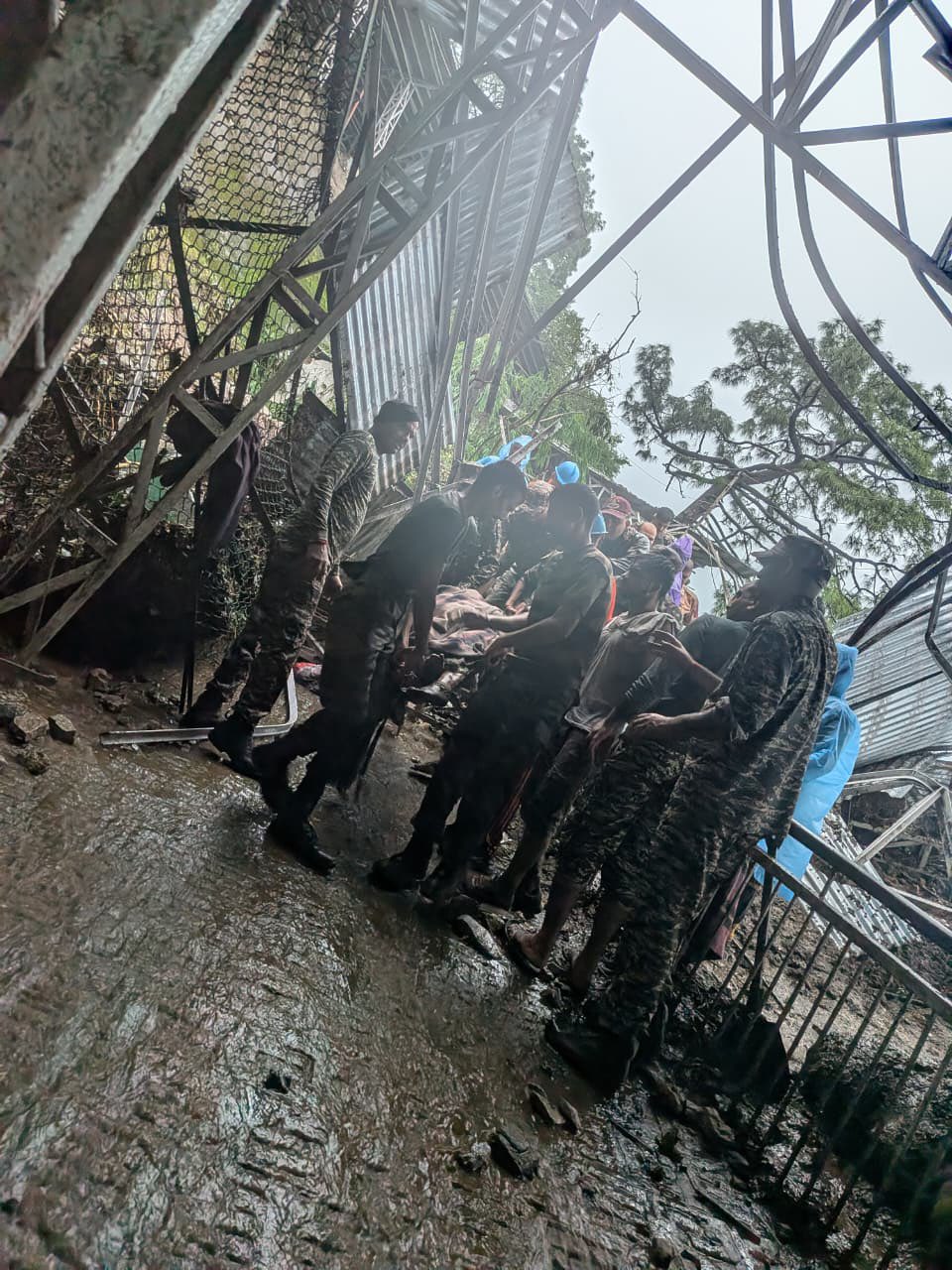 जम्मू में भारी बारिश और भूस्खलन से भारी तबाही जम्मू में भारी बारिश और भूस्खलन से भारी तबाही