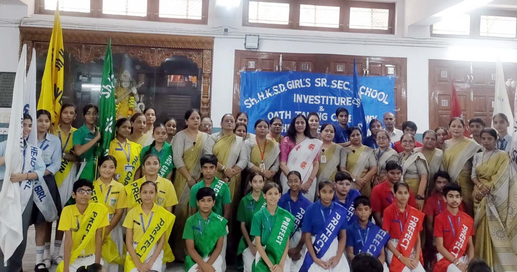 इन्वेस्टिचर सेरेमनी में भाग लेते छात्र। इन्वेस्टिचर सेरेमनी में भाग लेते छात्र।