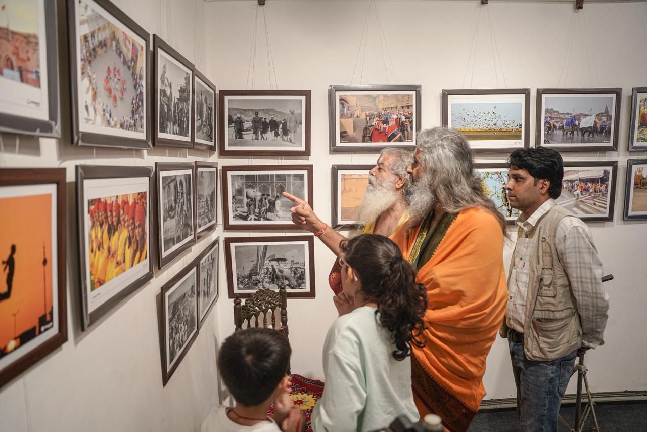 फोटोग्राफी के महाकुंभ 'नज़र फोटोग्राफी' एग्जिबिशन में जयपुरवासियों ने खूब निहारा और सराहा फोटोग्राफी के महाकुंभ 'नज़र फोटोग्राफी' एग्जिबिशन में जयपुरवासियों ने खूब निहारा और सराहा