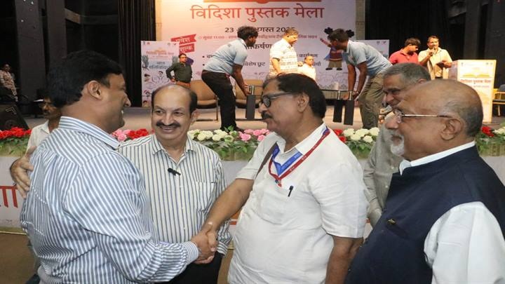 “जिंदगी में कहानी और कविता” विषय पर साहित्यिक सत्र “जिंदगी में कहानी और कविता” विषय पर साहित्यिक सत्र