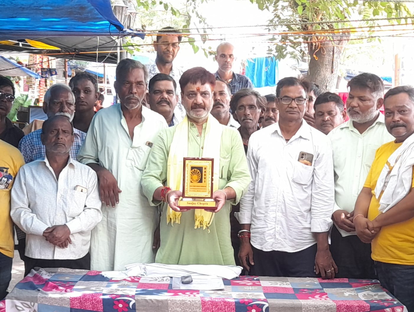 संजय चोपड़ा का अभिनंदन करते स्ट्रीट वेंडर्स संजय चोपड़ा का अभिनंदन करते स्ट्रीट वेंडर्स
