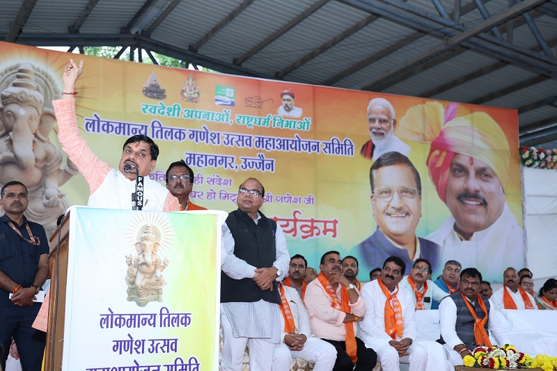 उज्जैन में मिट्टी की गणेश की प्रतिमा वितरण कार्यक्रम उज्जैन में मिट्टी की गणेश की प्रतिमा वितरण कार्यक्रम
