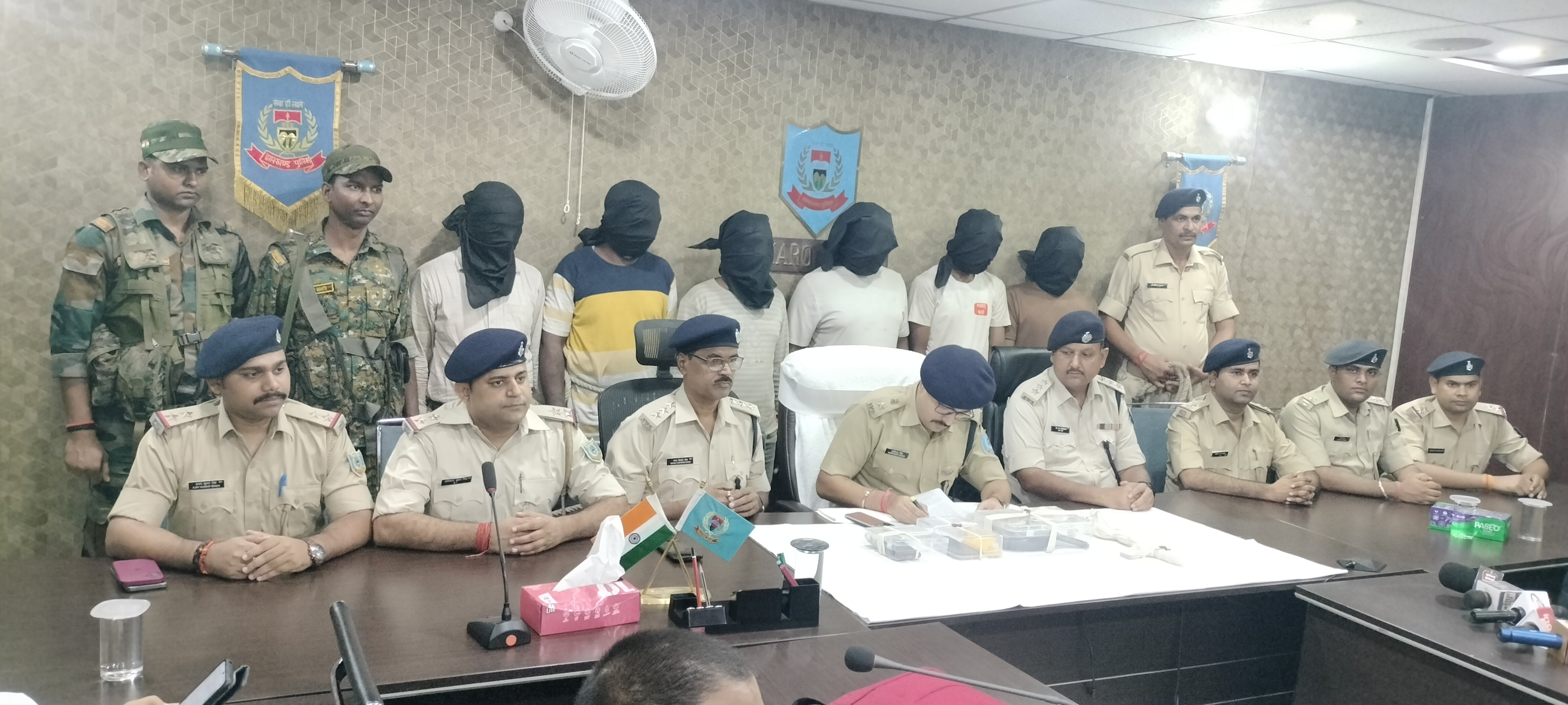 प्रेसवार्ता का फोटो