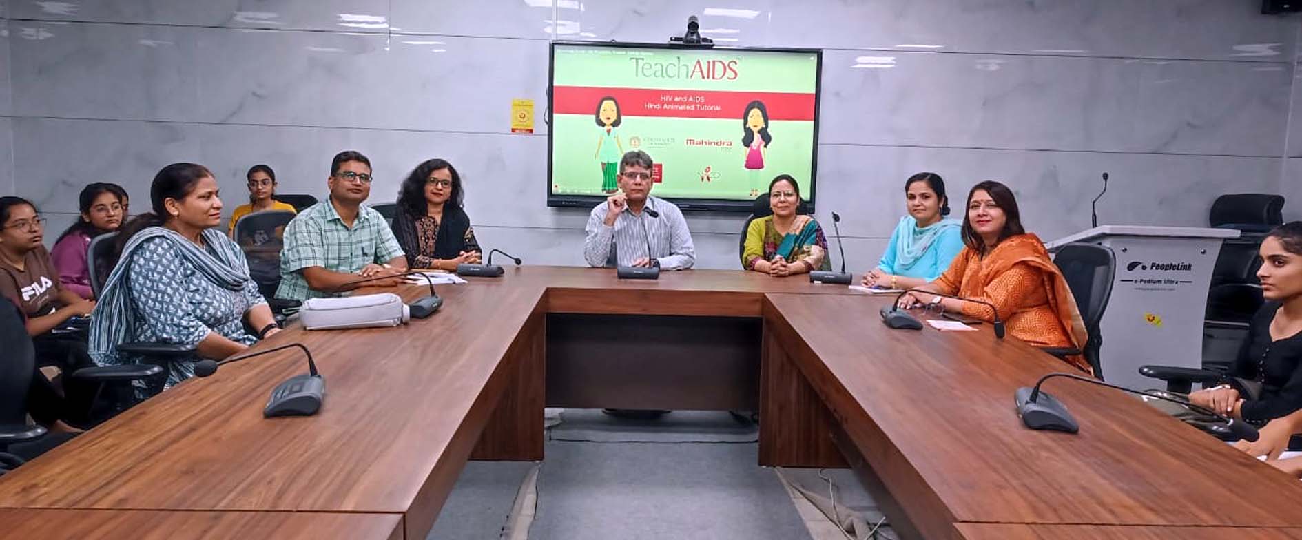 कार्यक्रम में उपस्थित छात्राएं व स्टाफ सदस्य। कार्यक्रम में उपस्थित छात्राएं व स्टाफ सदस्य।