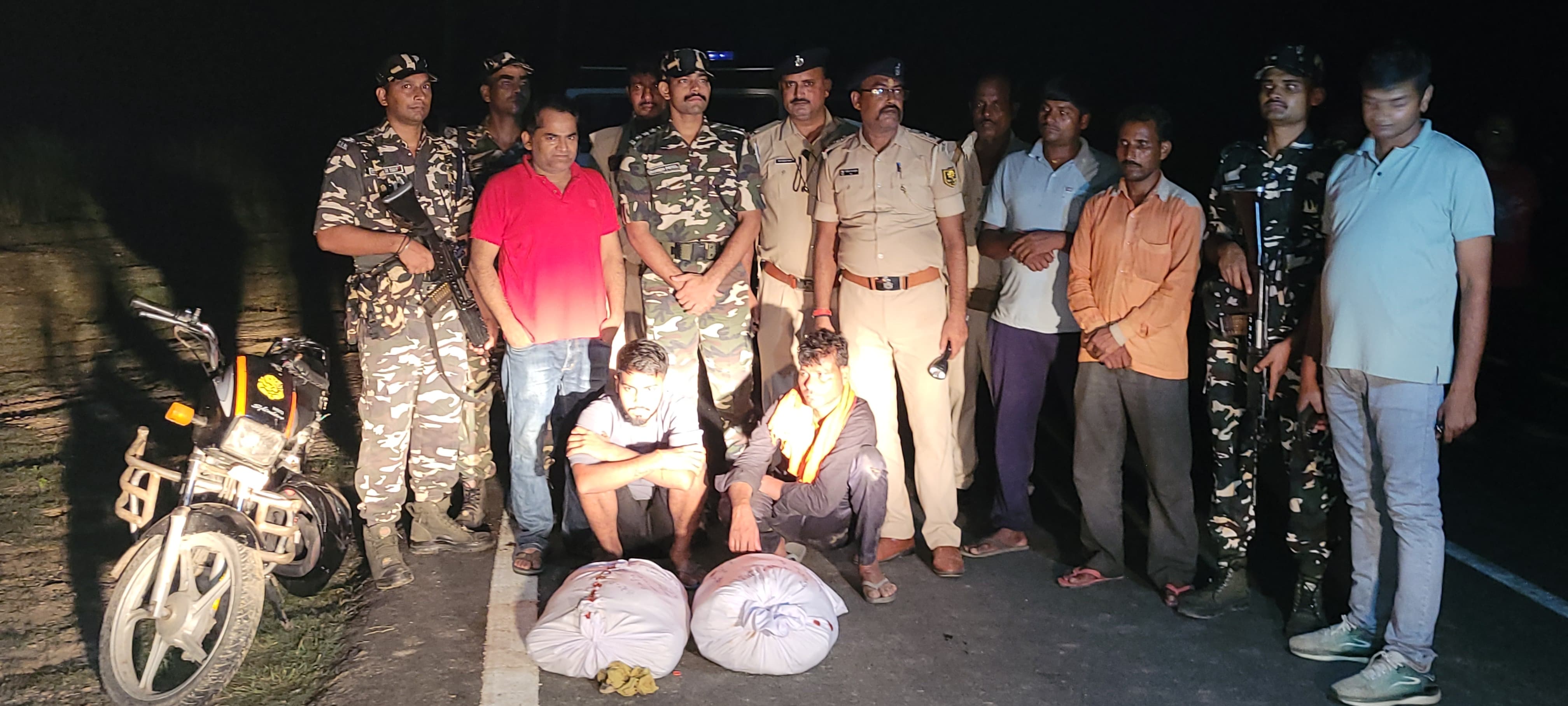 एसएसबी के गिरफ्त में दोनो चरस तस्कर एसएसबी के गिरफ्त में दोनो चरस तस्कर
