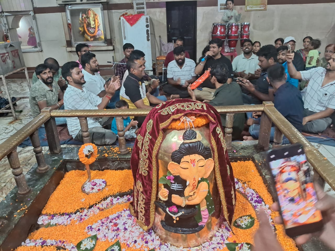 पहाडी मंदिर पर हुए कार्यक्रम की तस्‍वीर