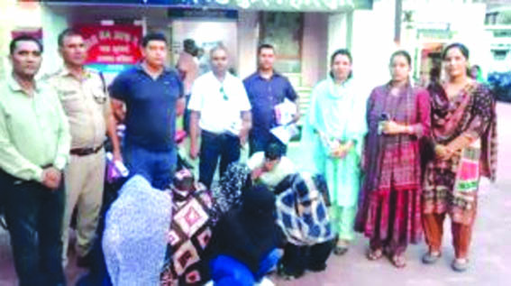 पुलिस गिरफ्त में आरोपित
