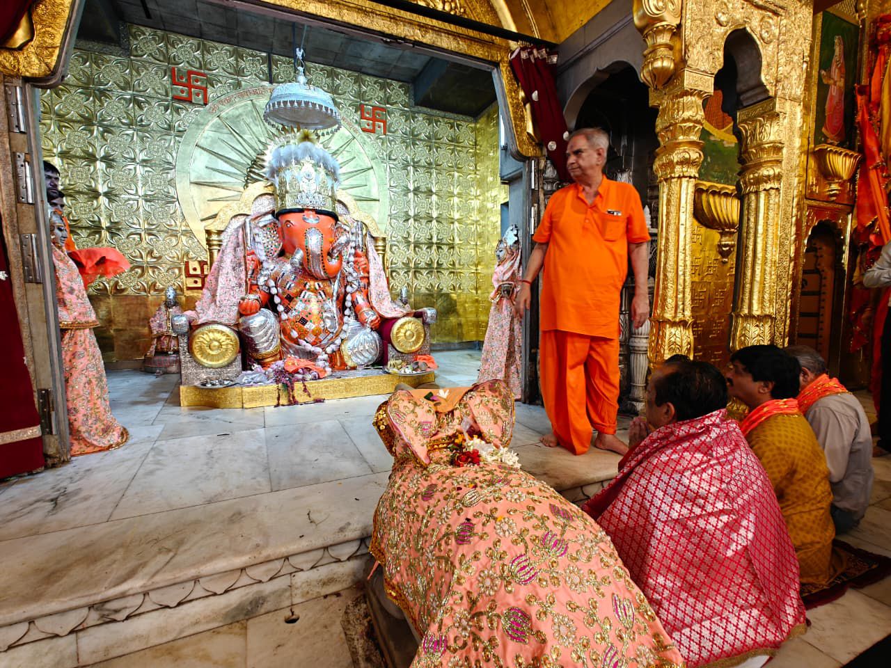 देवस्थान मंत्री ने किए विघ्नहर्ता भगवान गणेश के दर्शन देवस्थान मंत्री ने किए विघ्नहर्ता भगवान गणेश के दर्शन