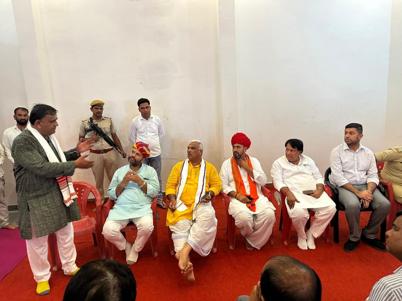 गृहराज्य मंत्री जवाहर सिंह बेढम मालासेरी पहुंचे, सीएम भजनलाल शर्मा के प्रस्तावित दौरे की तैयारियों का लिया जायजा गृहराज्य मंत्री जवाहर सिंह बेढम मालासेरी पहुंचे, सीएम भजनलाल शर्मा के प्रस्तावित दौरे की तैयारियों का लिया जायजा