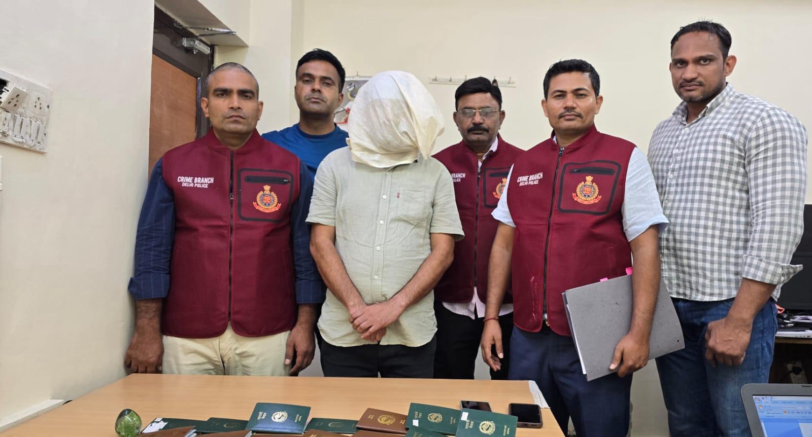 नेपाली नागरिकों को ठगने वाले आरोपितों की फोटो नेपाली नागरिकों को ठगने वाले आरोपितों की फोटो